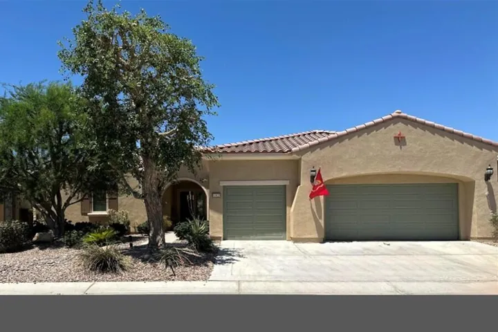 NEWEST Photo of front of 81820