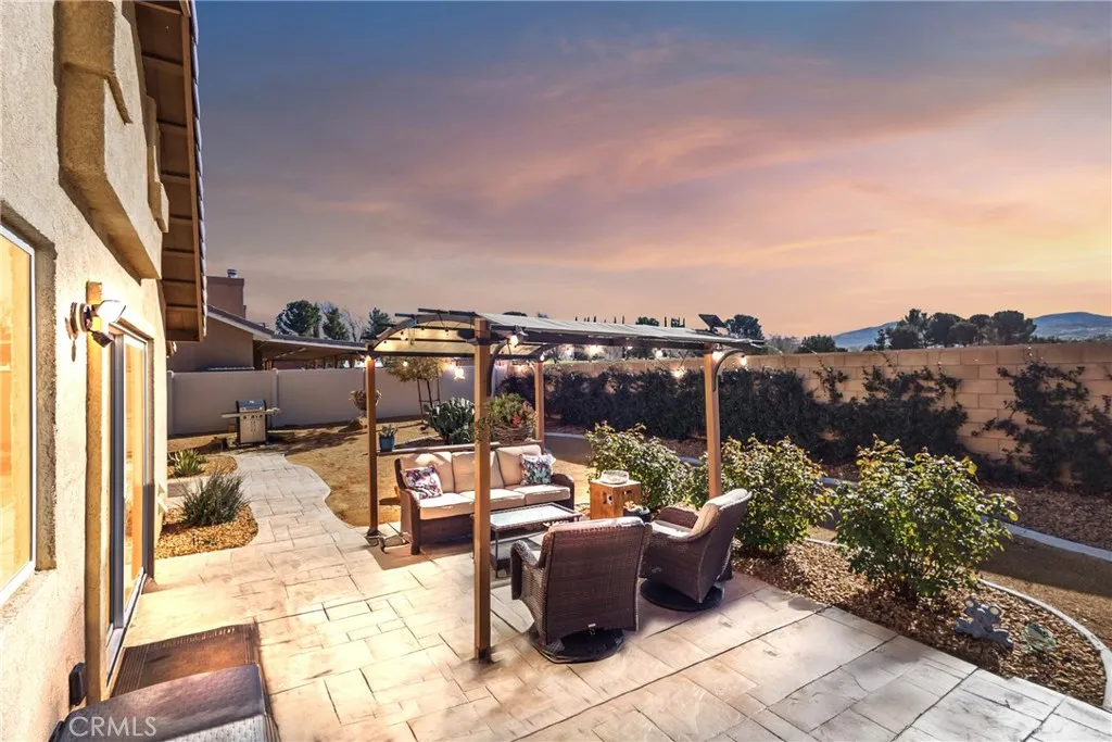 2048 Thistle, Palmdale, California 93550 home-pic-35