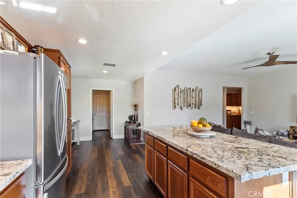 2048 Thistle, Palmdale, California 93550 home-pic-17