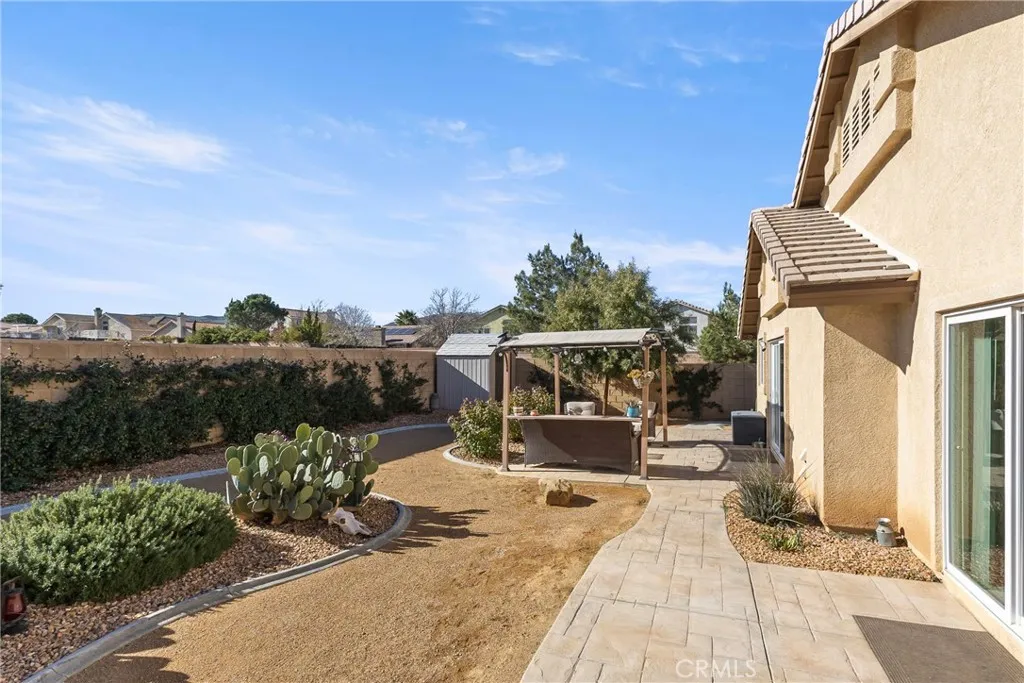 2048 Thistle, Palmdale, California 93550 home-pic-38