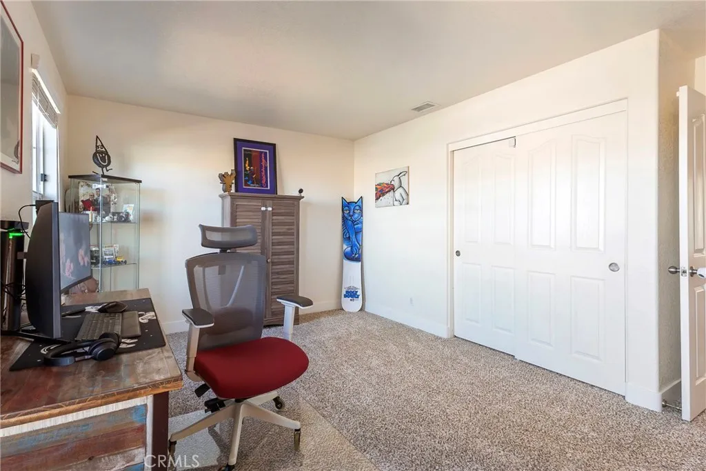2048 Thistle, Palmdale, California 93550 home-pic-33