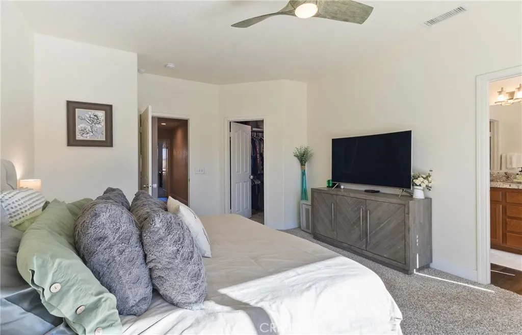 2048 Thistle, Palmdale, California 93550 home-pic-24