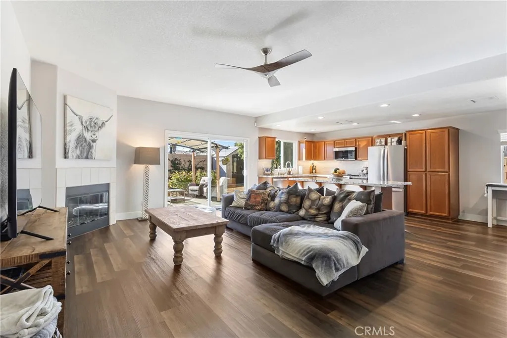 2048 Thistle, Palmdale, California 93550 home-pic-9