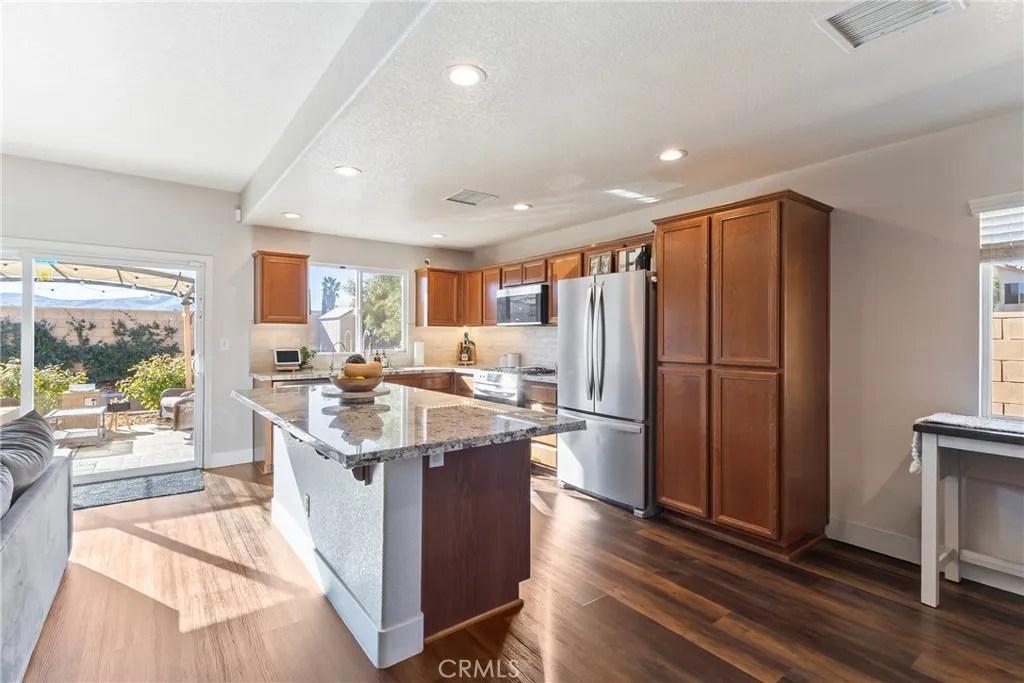 2048 Thistle, Palmdale, California 93550 home-pic-14