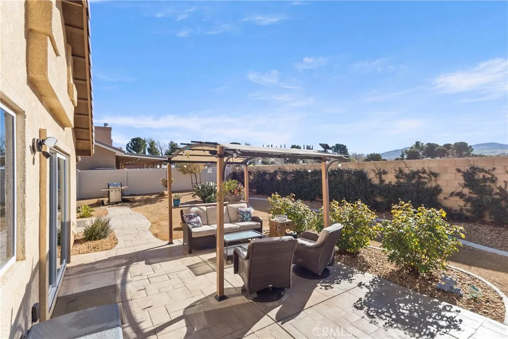 2048 Thistle, Palmdale, California 93550 home-pic-40