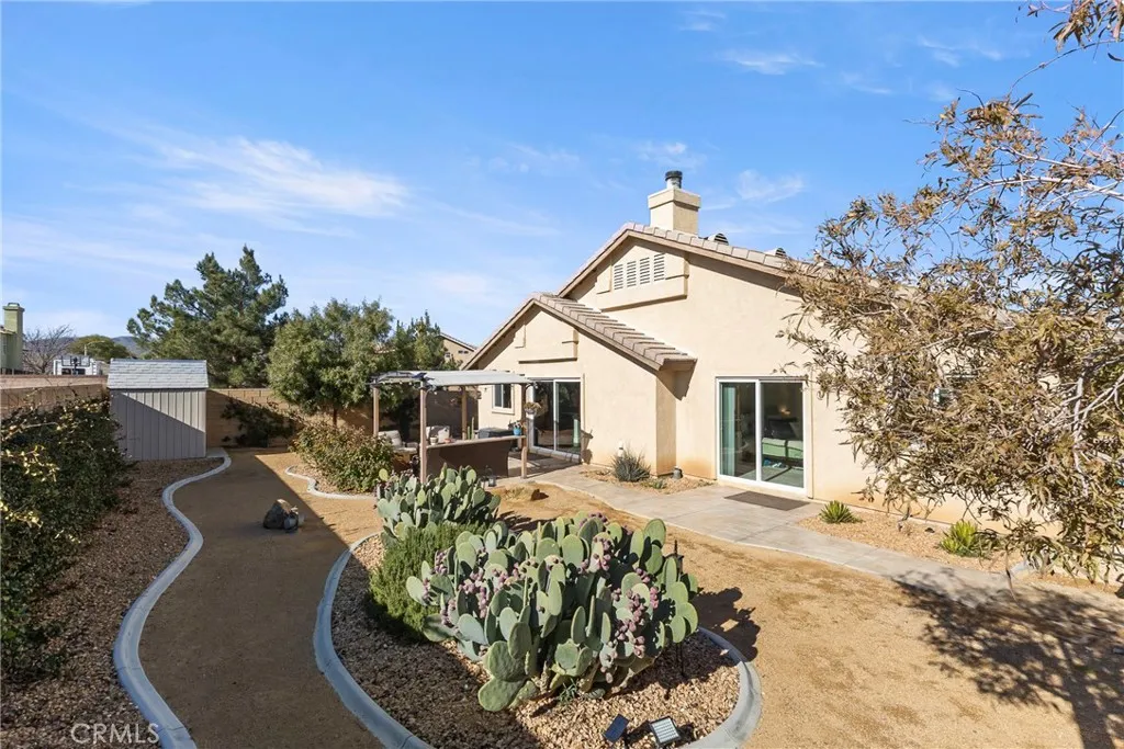 2048 Thistle, Palmdale, California 93550 home-pic-36