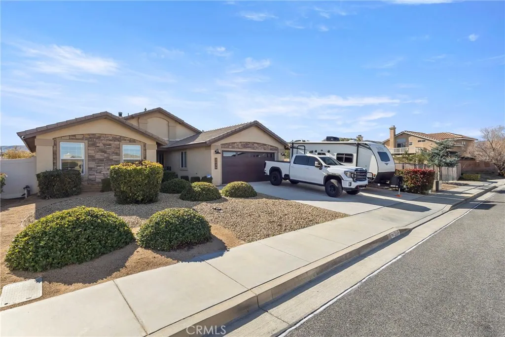 2048 Thistle, Palmdale, California 93550 home-pic-2