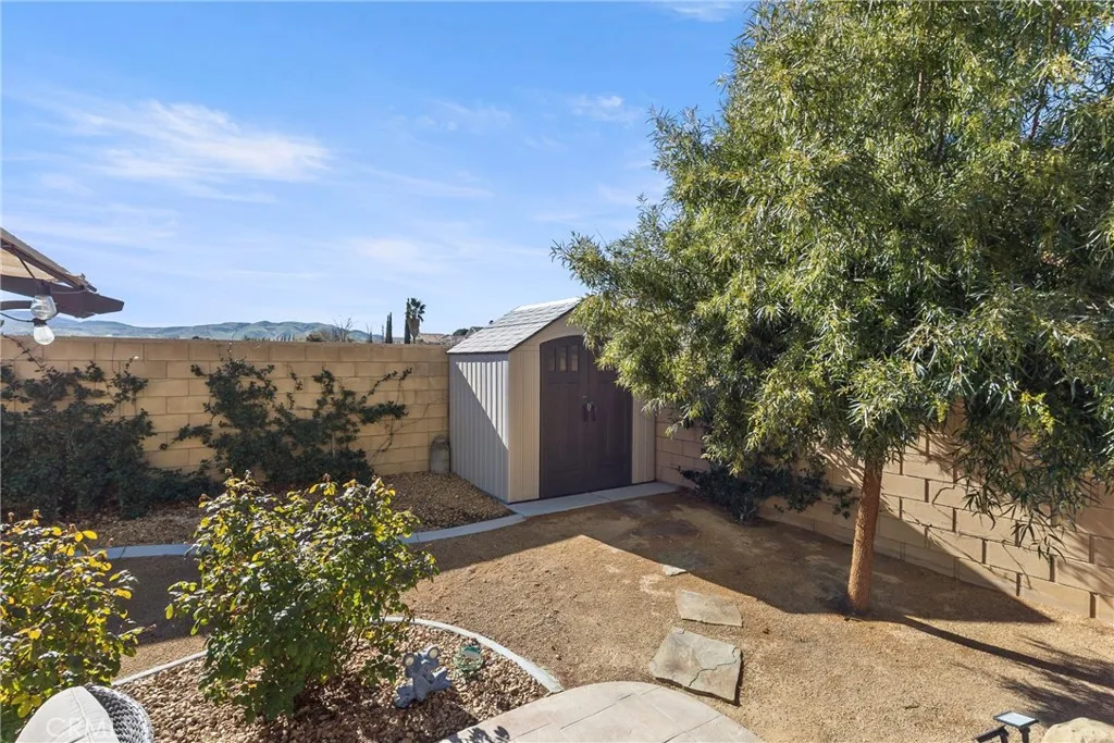 2048 Thistle, Palmdale, California 93550 home-pic-42
