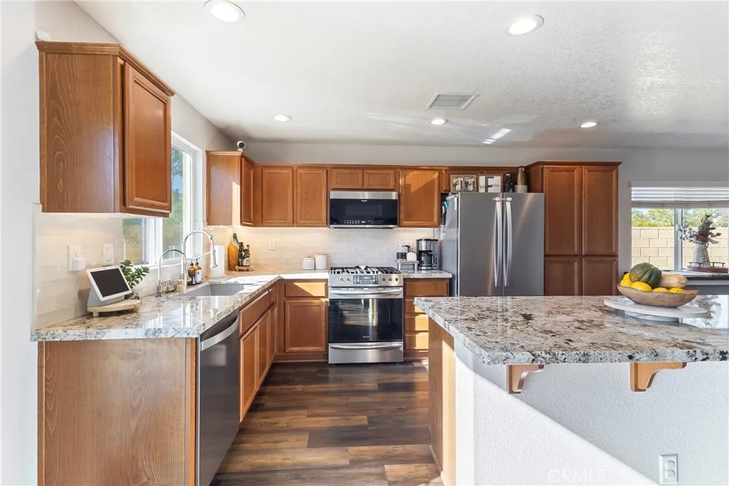 2048 Thistle, Palmdale, California 93550 home-pic-16