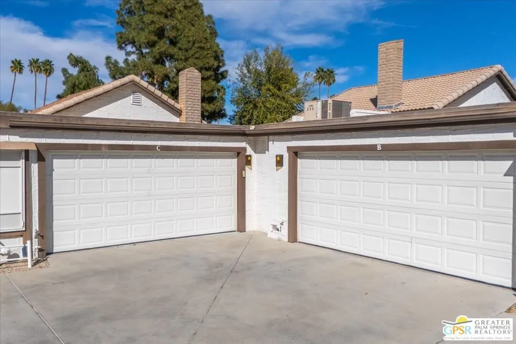 2247 Miramonte Circle C, Palm Springs, California 92264 home-pic-37