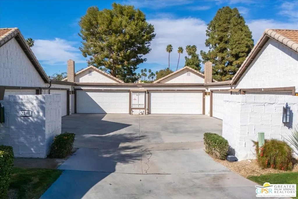 2247 Miramonte Circle C, Palm Springs, California 92264 home-pic-38
