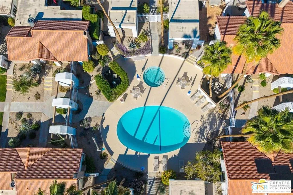 2247 Miramonte Circle C, Palm Springs, California 92264 home-pic-46