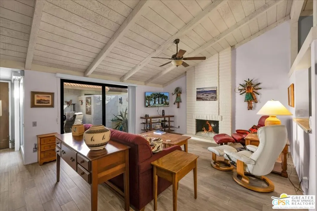 2247 Miramonte Circle C, Palm Springs, California 92264 home-pic-12