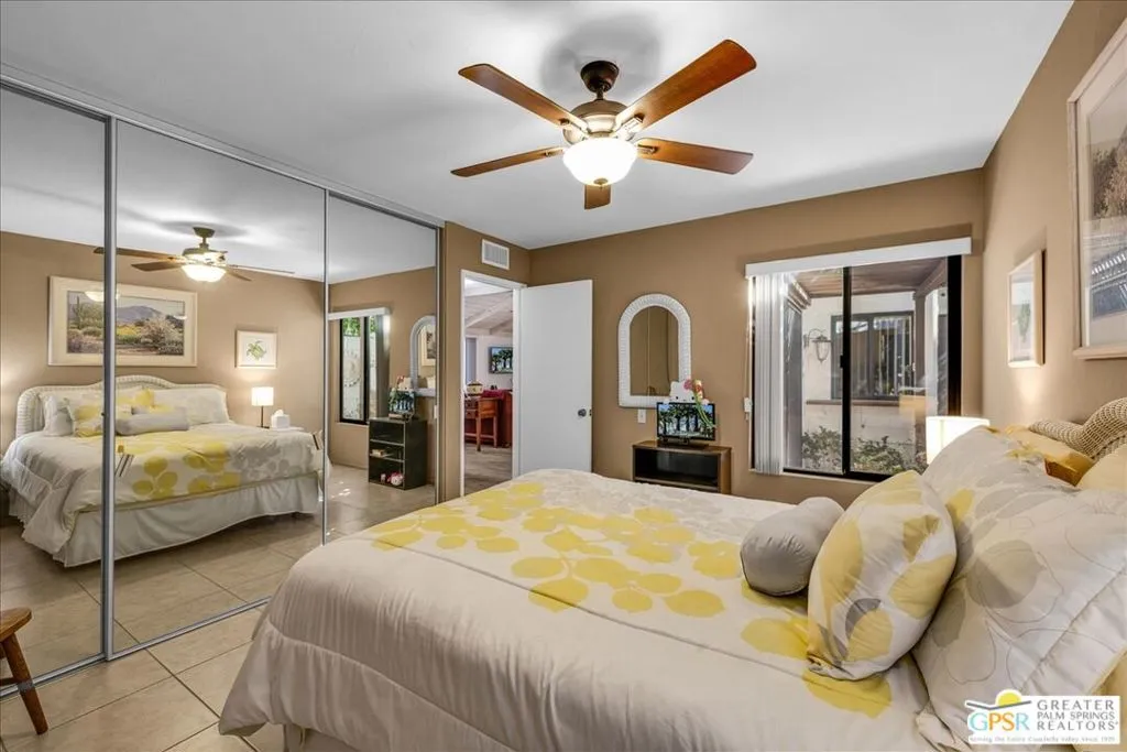 2247 Miramonte Circle C, Palm Springs, California 92264 home-pic-33