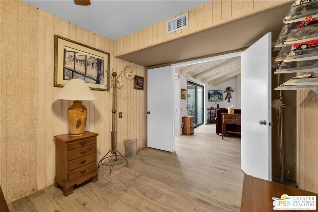 2247 Miramonte Circle C, Palm Springs, California 92264 home-pic-36