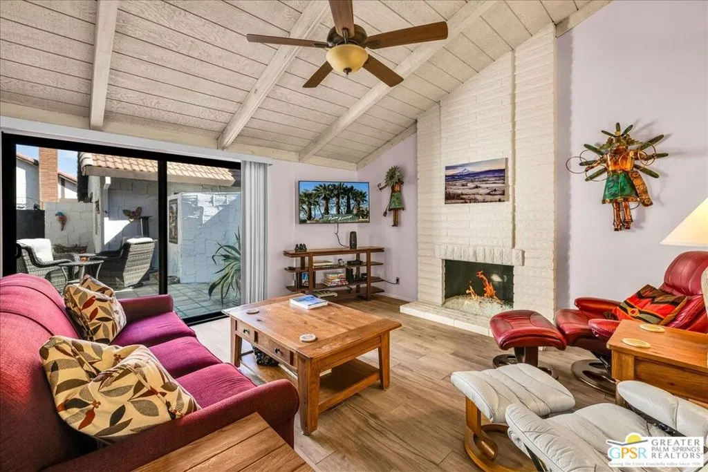 2247 Miramonte Circle C, Palm Springs, California 92264 home-pic-16