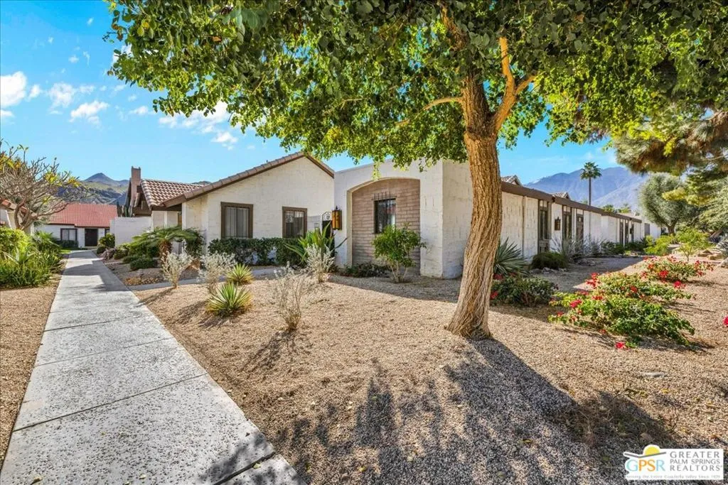 2247 Miramonte Circle C, Palm Springs, California 92264 home-pic-2