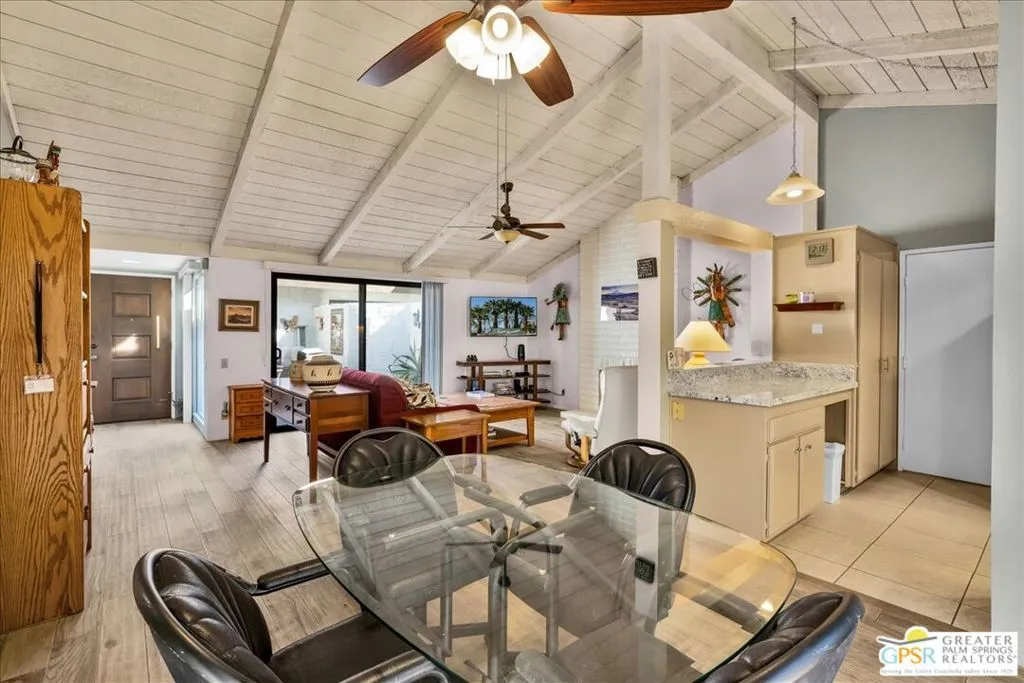 2247 Miramonte Circle C, Palm Springs, California 92264 home-pic-18