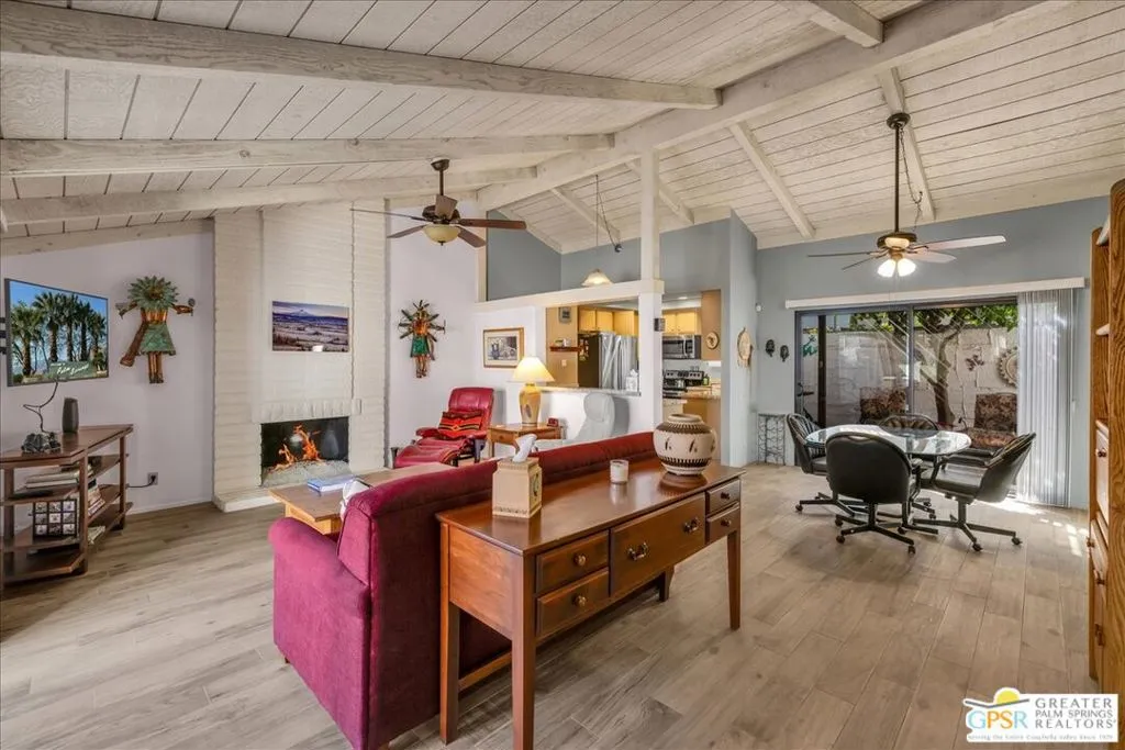 2247 Miramonte Circle C, Palm Springs, California 92264 home-pic-11