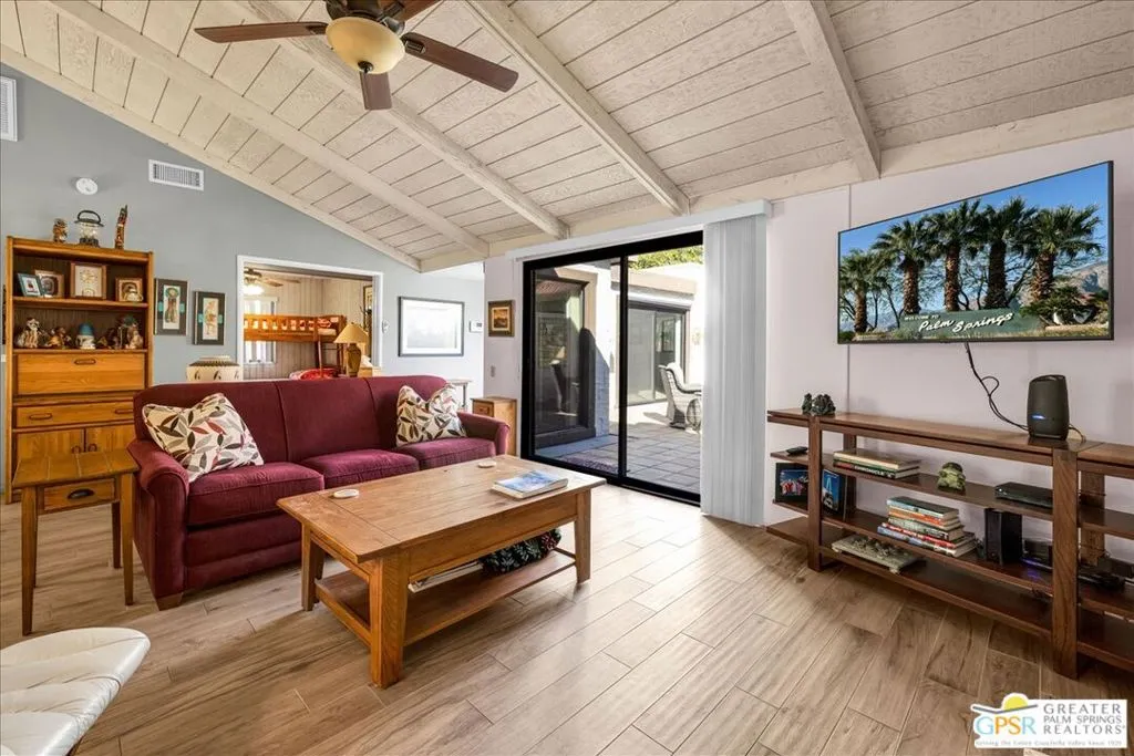 2247 Miramonte Circle C, Palm Springs, California 92264 home-pic-15