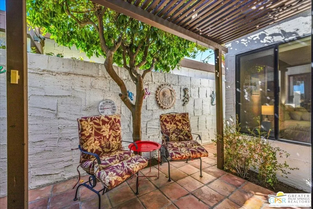 2247 Miramonte Circle C, Palm Springs, California 92264 home-pic-24