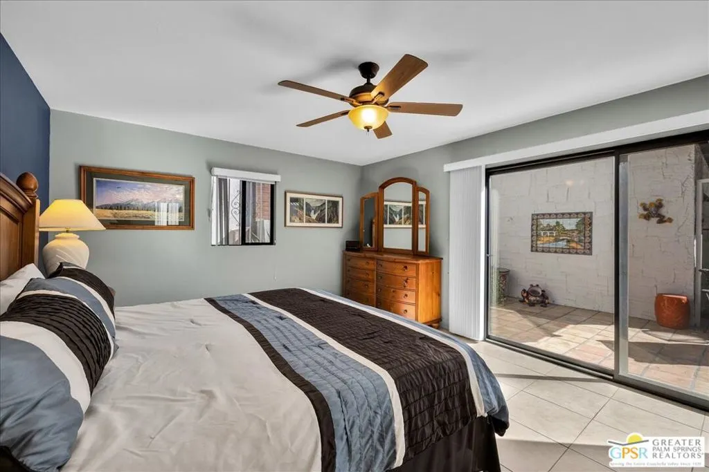 2247 Miramonte Circle C, Palm Springs, California 92264 home-pic-28