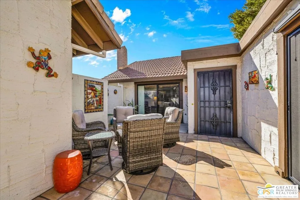 2247 Miramonte Circle C, Palm Springs, California 92264 home-pic-4