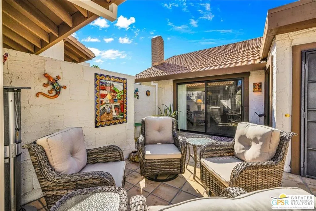 2247 Miramonte Circle C, Palm Springs, California 92264 home-pic-5