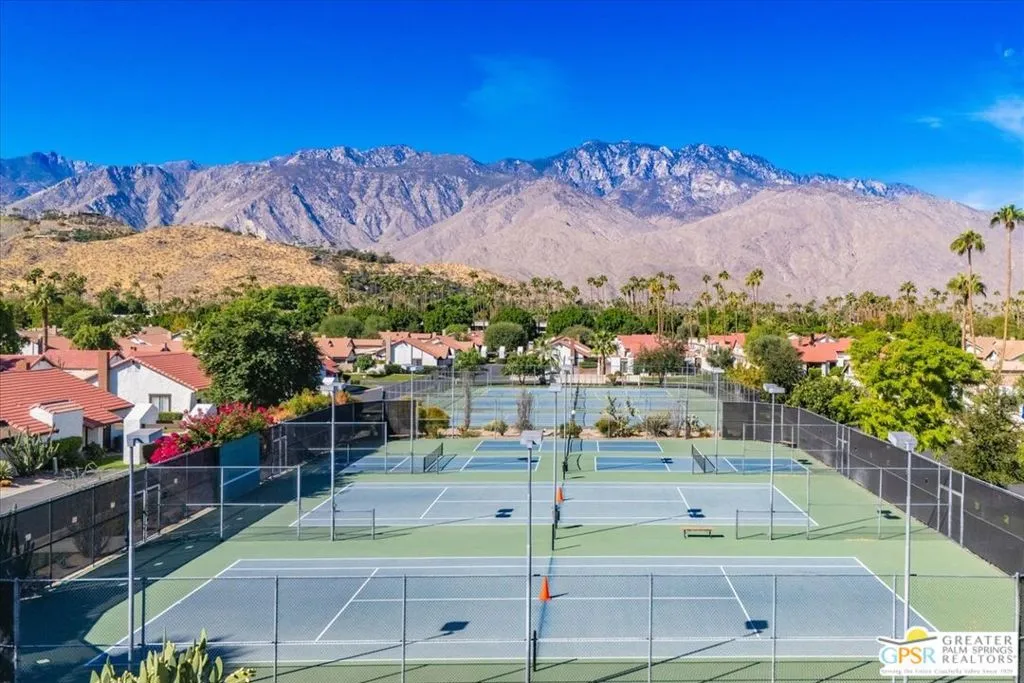 2247 Miramonte Circle C, Palm Springs, California 92264 home-pic-43