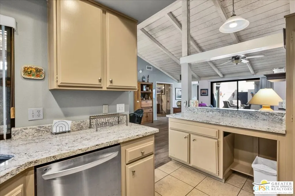 2247 Miramonte Circle C, Palm Springs, California 92264 home-pic-22