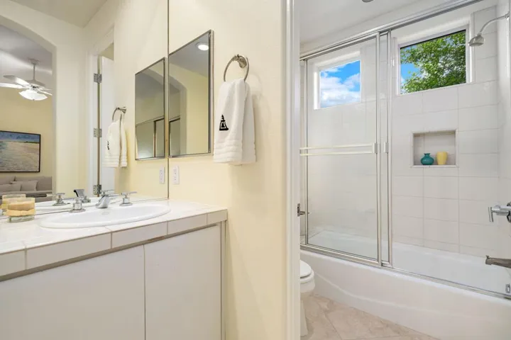 57-web-or-mls-JBLoch_OPMG_0226_057