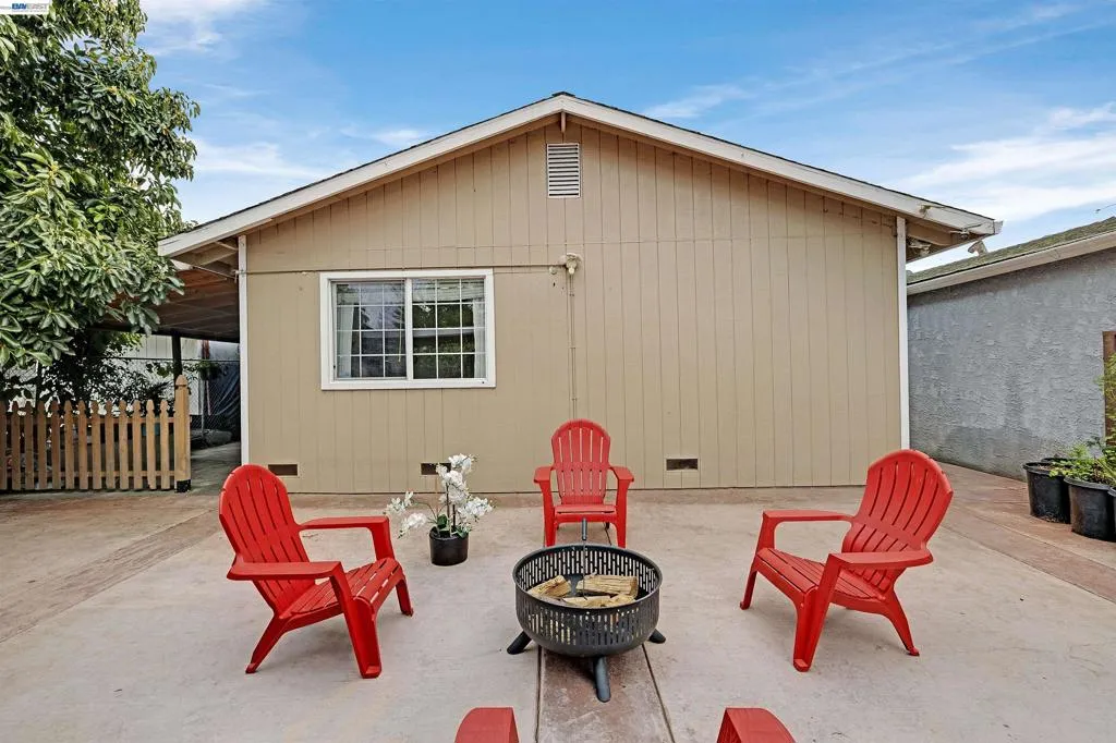 1615 1615 85th Ave, Oakland, California 94621 home-pic-27