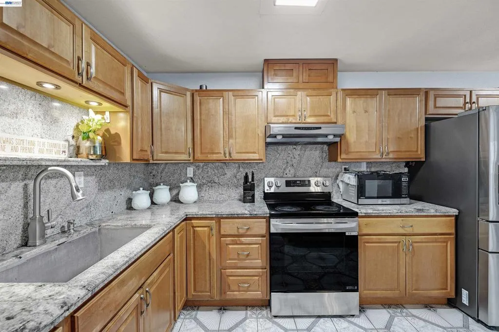 1615 1615 85th Ave, Oakland, California 94621 home-pic-10