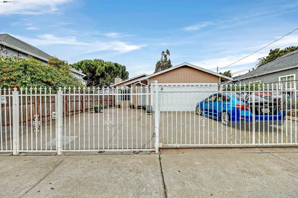 1615 1615 85th Ave, Oakland, California 94621 home-pic-3
