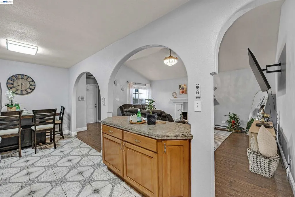 1615 1615 85th Ave, Oakland, California 94621 home-pic-7
