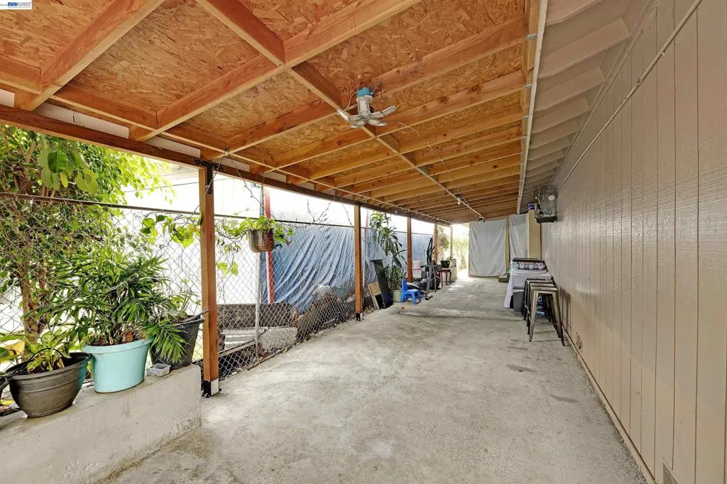 1615 1615 85th Ave, Oakland, California 94621 home-pic-25