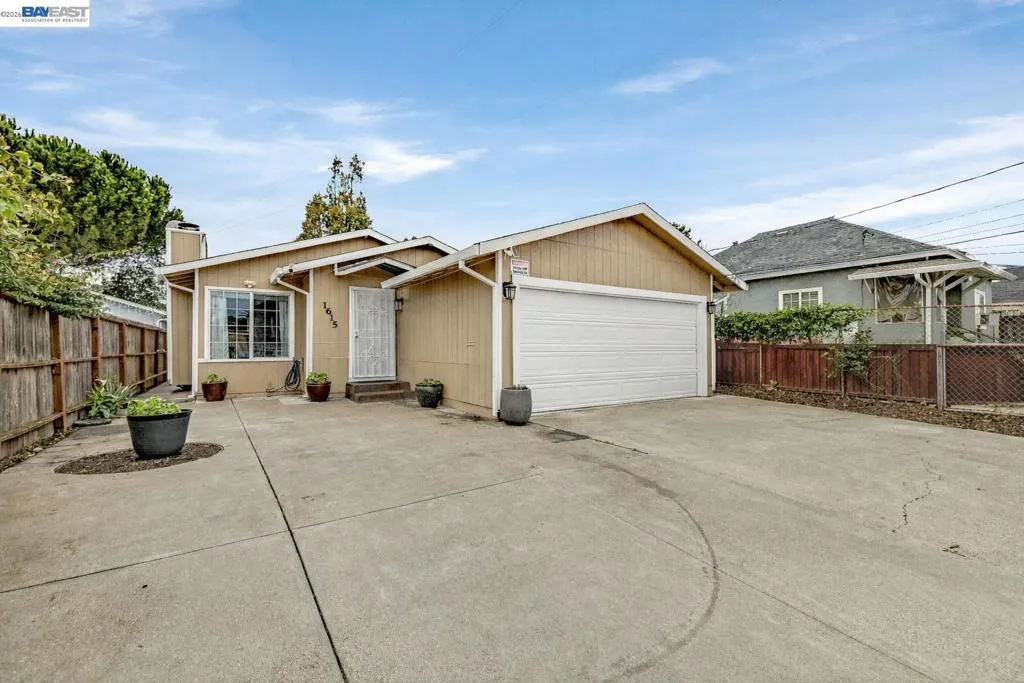 1615 1615 85th Ave, Oakland, California 94621 home-pic-1