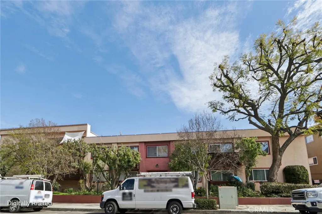 5400 Newcastle Ave.