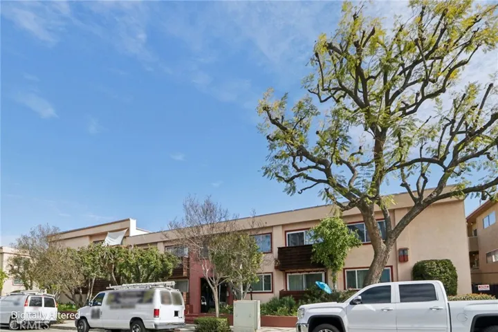 5400 Newcastle Ave.