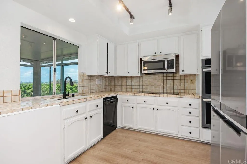1402 Village View Road, Encinitas, California 92024 home-pic-11