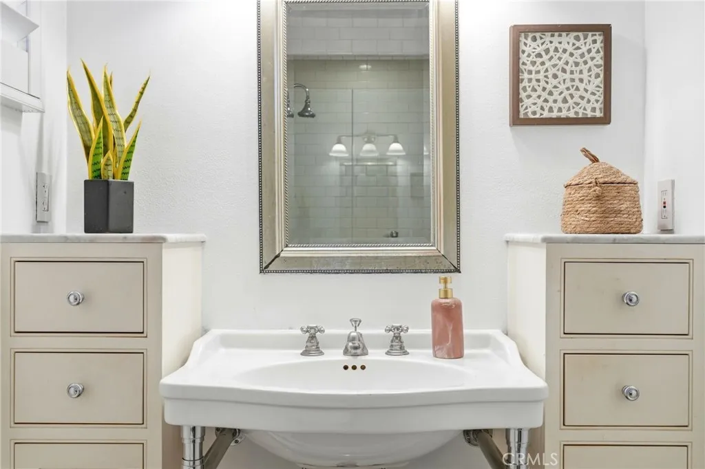 1011 Terrace 49, Los Angeles, California 90042 home-pic-22