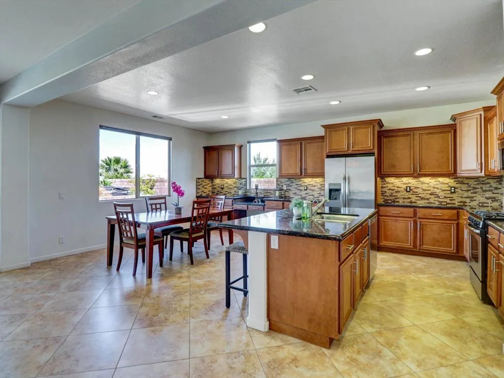 73754 Kandinsky Way, Palm Desert, California 92211 home-pic-16