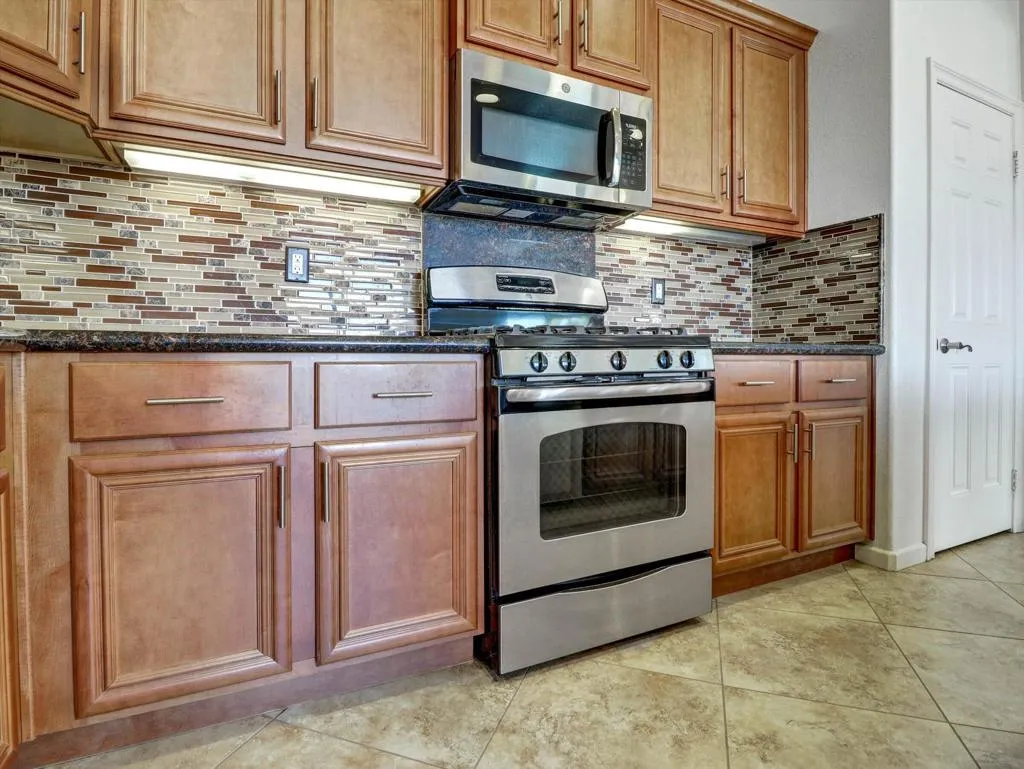 73754 Kandinsky Way, Palm Desert, California 92211 home-pic-19