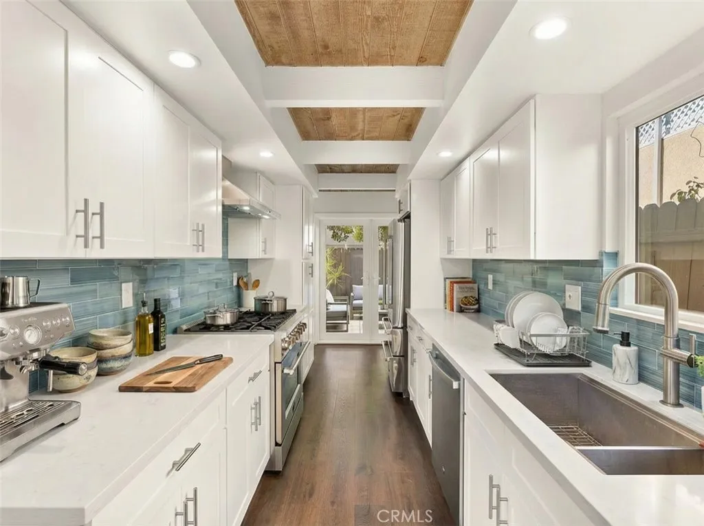 327 62nd Street, Newport Beach, California 92663 home-pic-3