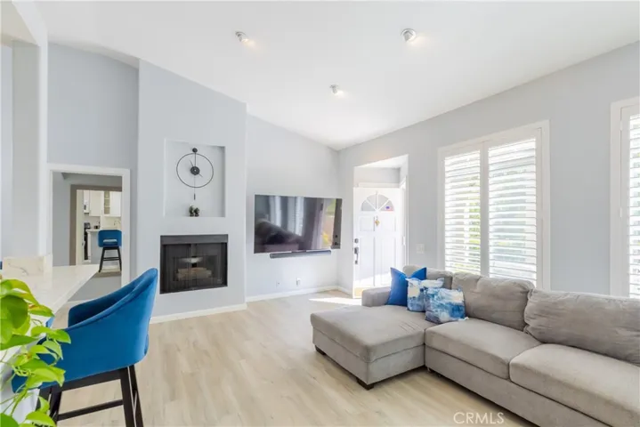 Open floorplan vaulted ceilings
