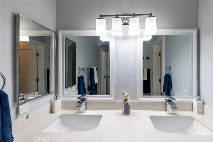 Dual sink vanity
