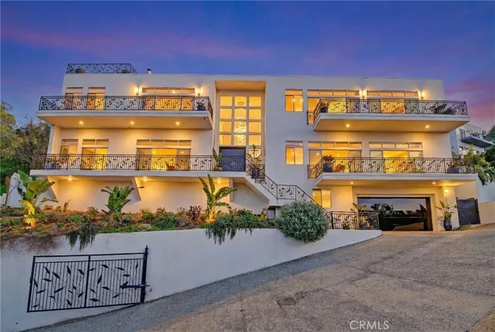3952 Oakfield Drive, Sherman Oaks, California 91423