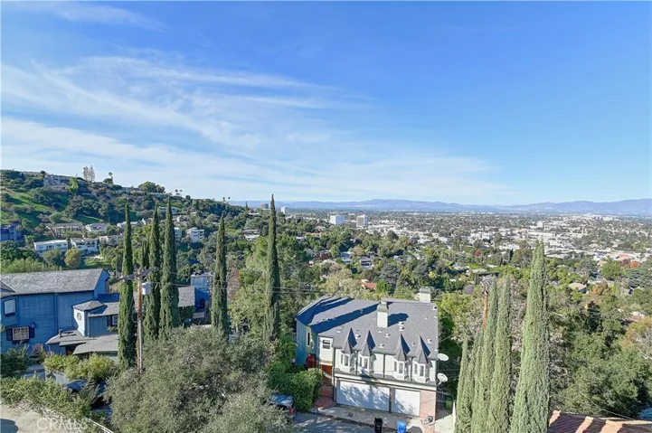 3952 Oakfield Drive, Sherman Oaks, California 91423