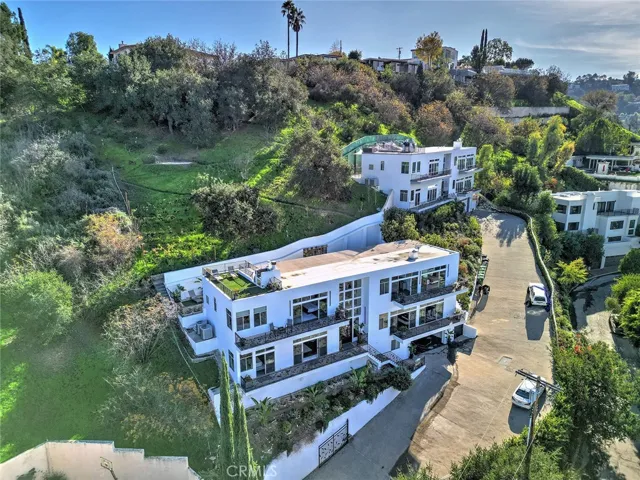 3952 Oakfield Drive, Sherman Oaks, California 91423