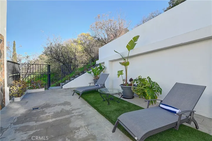 3952 Oakfield Drive, Sherman Oaks, California 91423